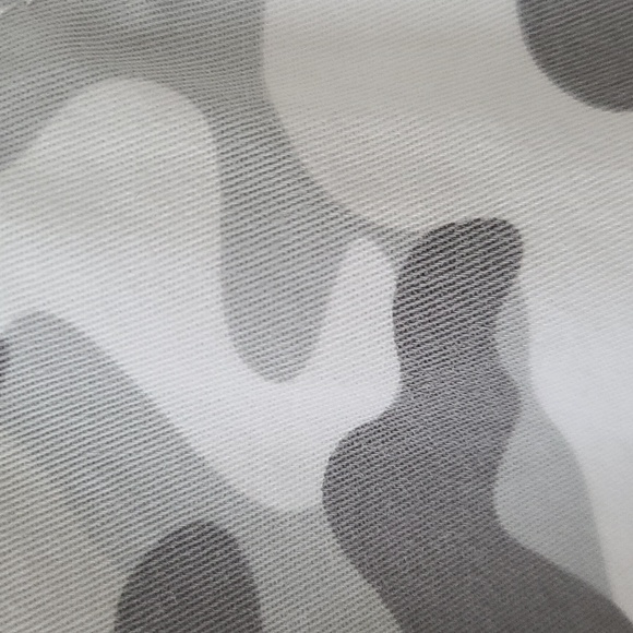 Guess Men's Camo Gray and White Cargo Belted Shorts (Sz 32) - Picture 2 of 11